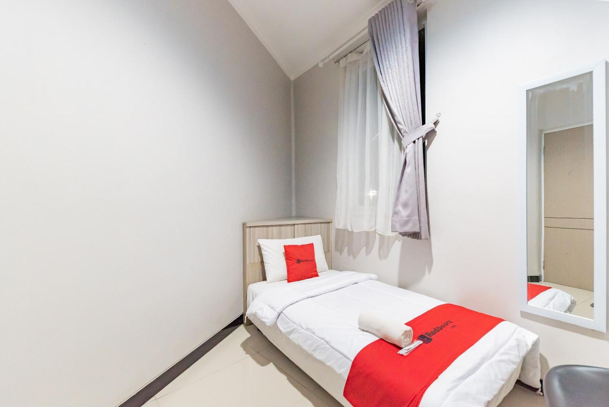 เรดดอร์ซ เนียร์ โบตานี สแควร์ มอลล์ Hotel โบกอร์ ภายนอก รูปภาพ