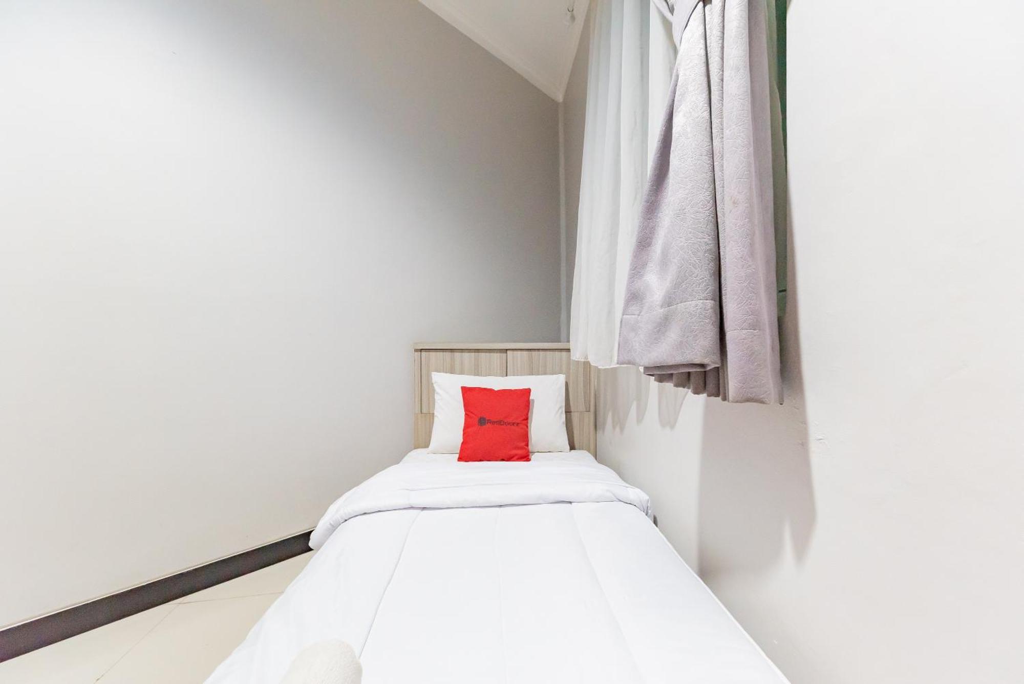 เรดดอร์ซ เนียร์ โบตานี สแควร์ มอลล์ Hotel โบกอร์ ภายนอก รูปภาพ