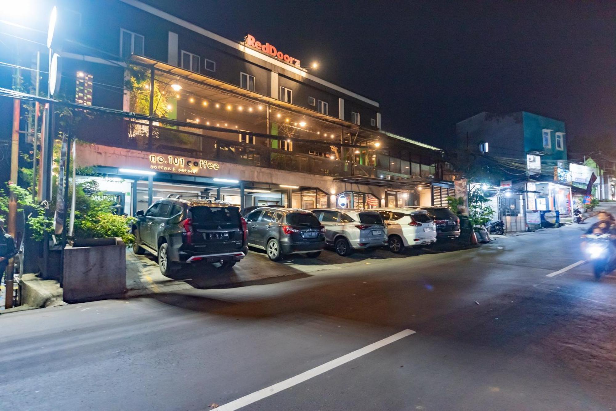 เรดดอร์ซ เนียร์ โบตานี สแควร์ มอลล์ Hotel โบกอร์ ภายนอก รูปภาพ