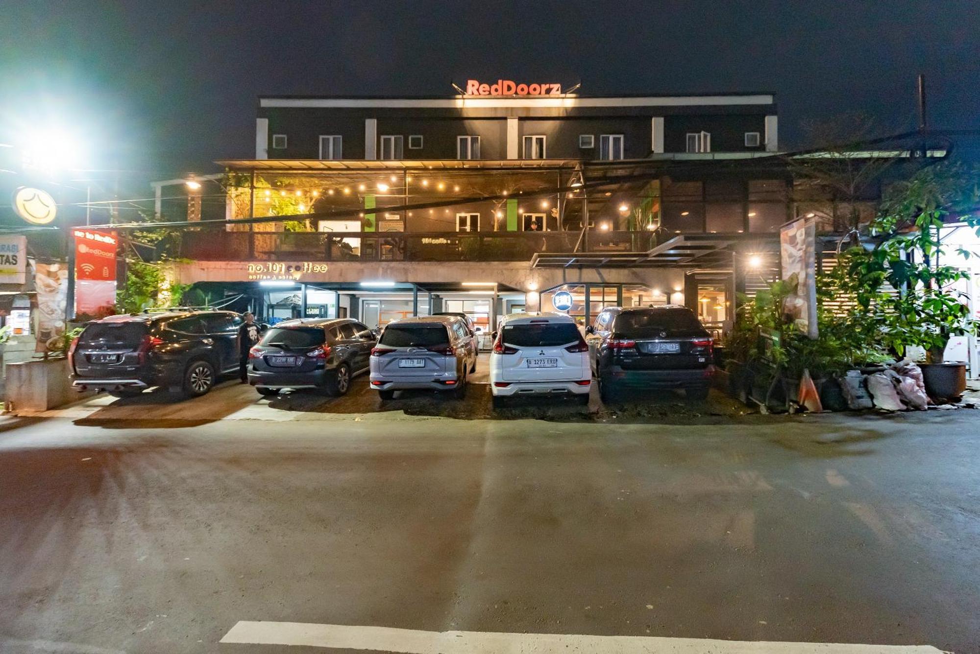 เรดดอร์ซ เนียร์ โบตานี สแควร์ มอลล์ Hotel โบกอร์ ภายนอก รูปภาพ